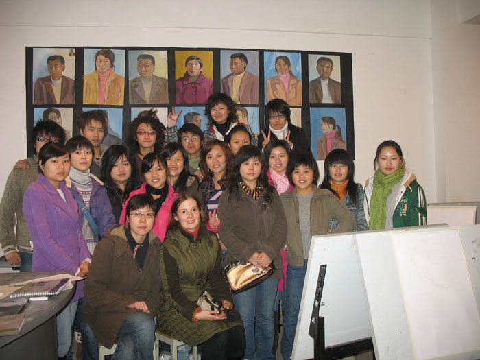2006 - Групповое фото со студентами в колледже Pivot-Point.